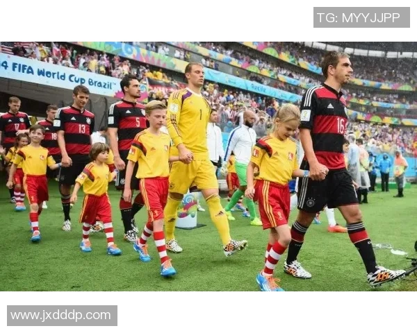 重庆足球队快攻战术分析与成败得失探讨